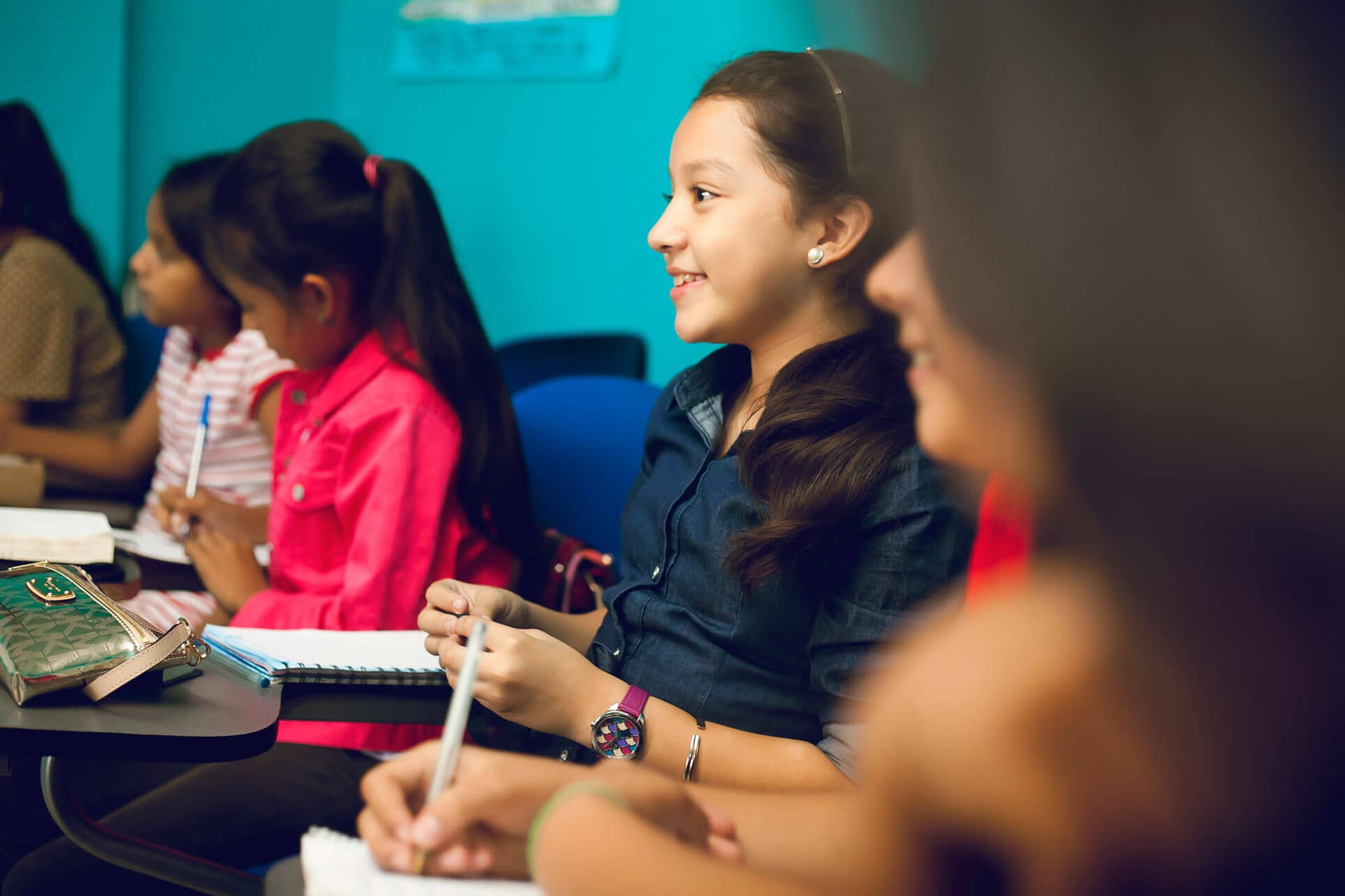 Niños en la Escuela Bíblica Elim